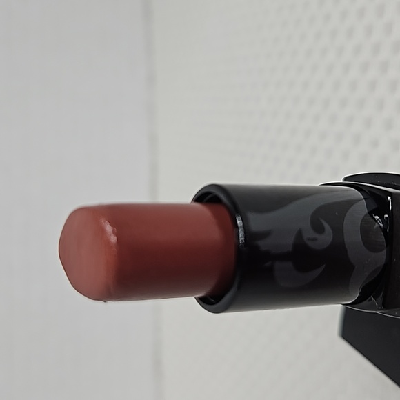 Younique Opulance lipstick in Stuck -up - Picture 2 of 7